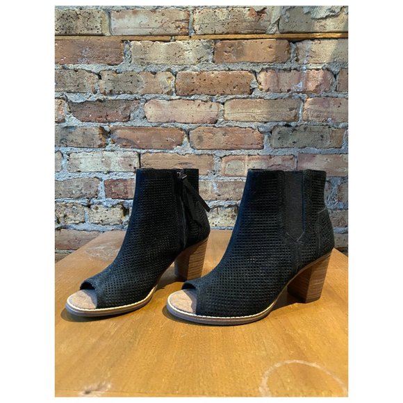 Toms Majora Peep Toe Booties in Black | Size 6 - Picture 3 of 4